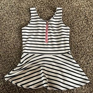 Good condition size 7/8 small in girls stylish top